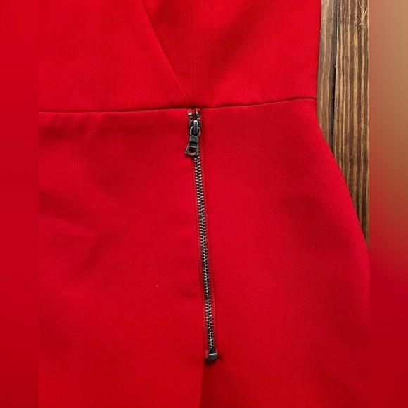 ALICE + OLIVIA Lennon Surplice Sleeveless Side Zip Mini Cocktail Dress - Picture 7 of 11